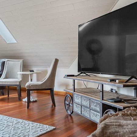 Parkland301 Sunlit 2,000 Ft² Penthouse With Mtn View Apartment Канмор Екстериор снимка