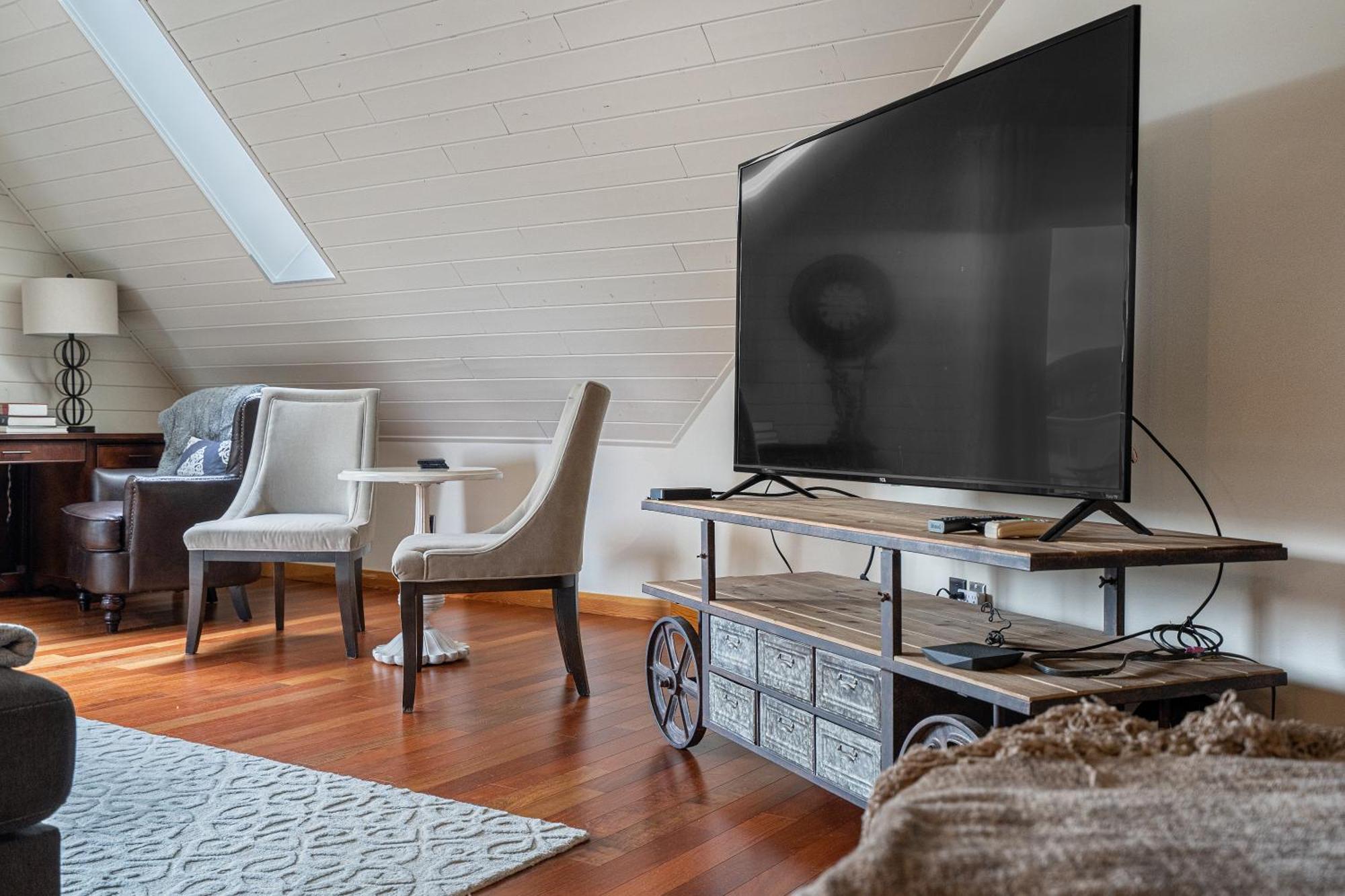 Parkland301 Sunlit 2,000 Ft² Penthouse With Mtn View Apartment Канмор Екстериор снимка