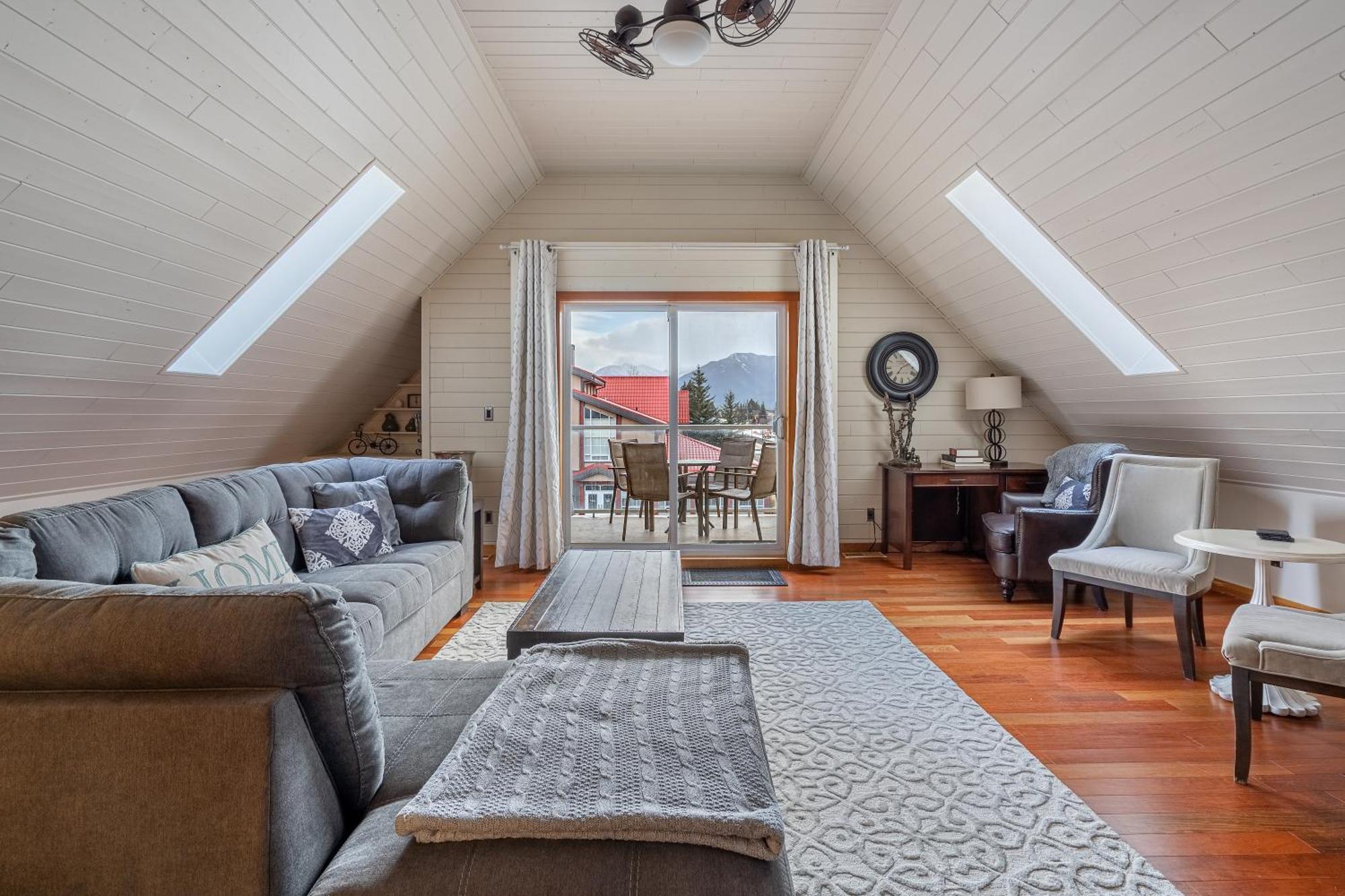 Parkland301 Sunlit 2,000 Ft² Penthouse With Mtn View Apartment Канмор Екстериор снимка
