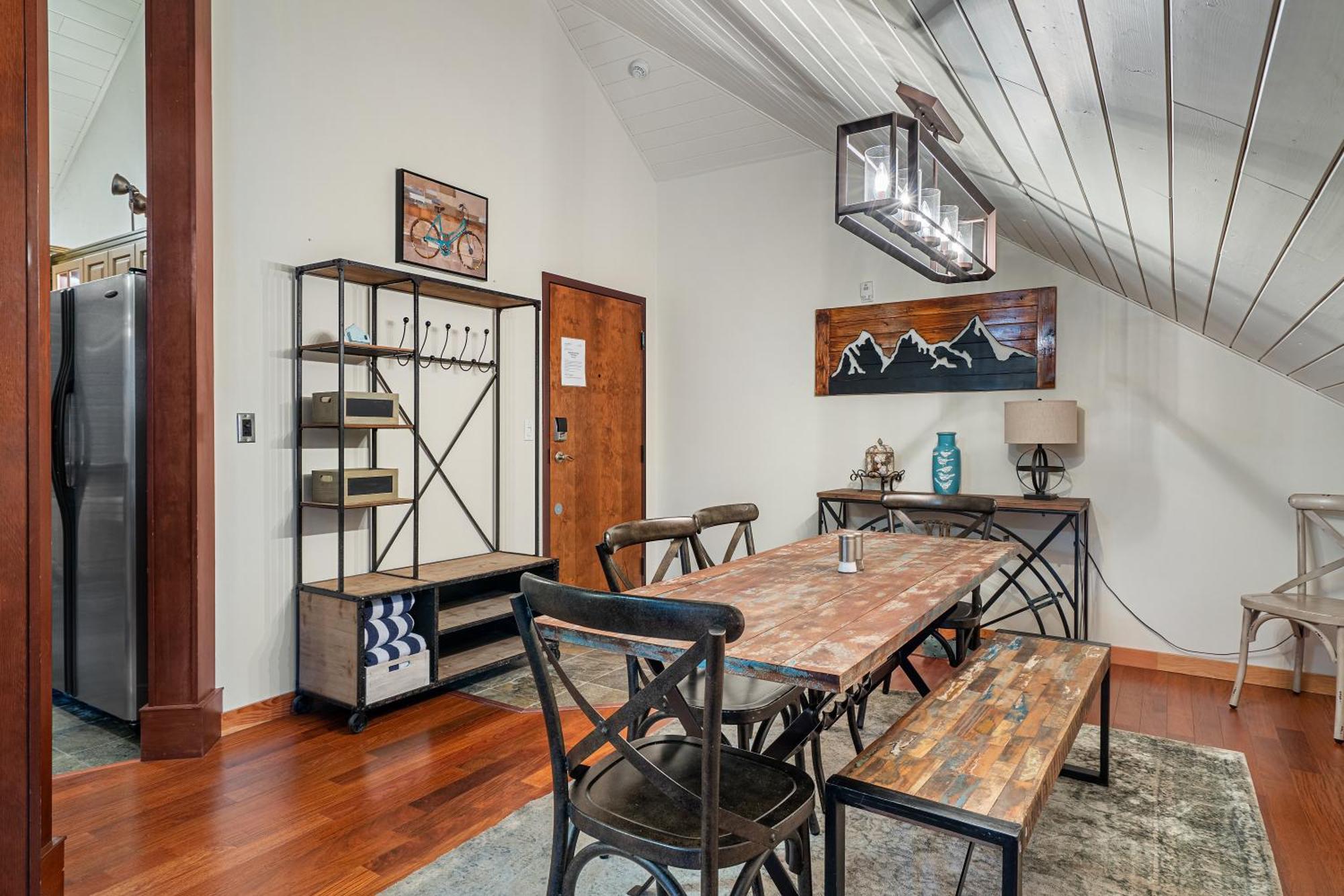 Parkland301 Sunlit 2,000 Ft² Penthouse With Mtn View Apartment Канмор Екстериор снимка
